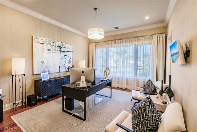 2450 Tarpon RD, Naples, FL 34102