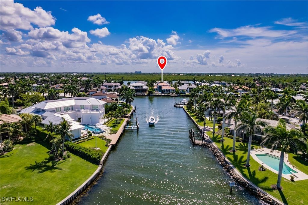 2450 Tarpon RD, Naples, FL 34102