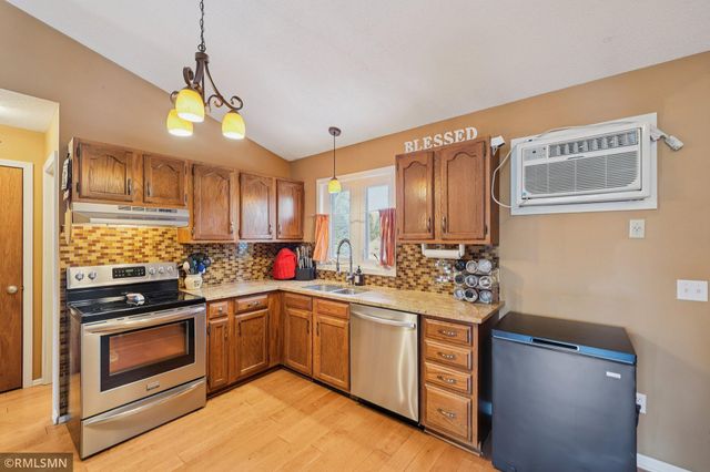 3282 Edgerton Street, Vadnais Heights, MN 55127