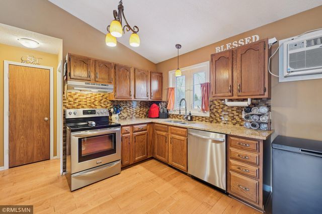 3282 Edgerton Street, Vadnais Heights, MN 55127