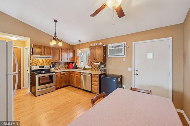 3282 Edgerton Street, Vadnais Heights, MN 55127