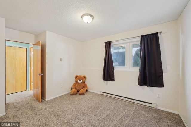 3282 Edgerton Street, Vadnais Heights, MN 55127