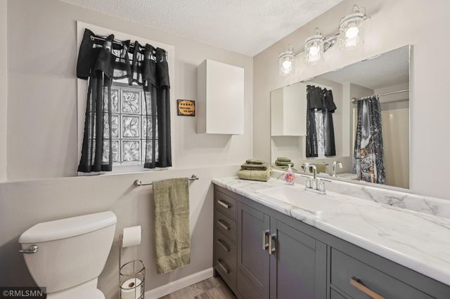 3282 Edgerton Street, Vadnais Heights, MN 55127