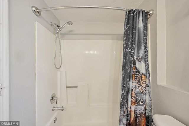 3282 Edgerton Street, Vadnais Heights, MN 55127