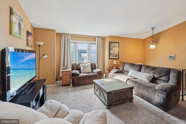 3282 Edgerton Street, Vadnais Heights, MN 55127