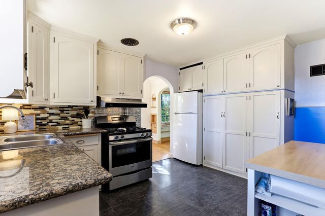 3316 Chowen Avenue N, Robbinsdale, MN 55422