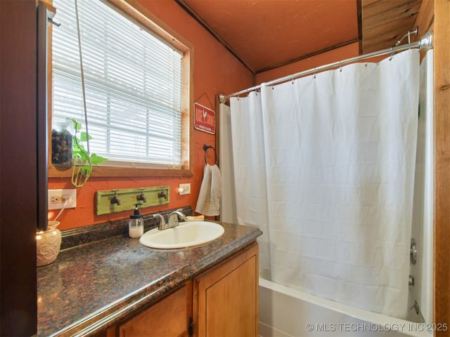 5010 Enville Road, Marietta, OK 73448