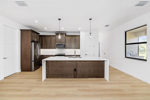 41 MARK TWAIN LANE, Rotonda West, FL 33947