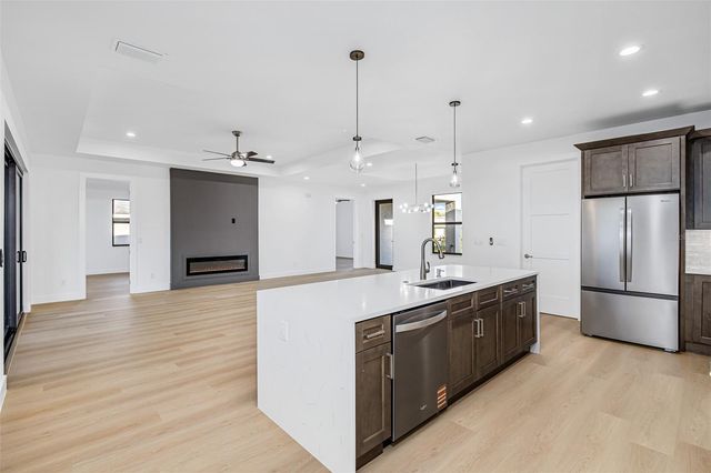 41 MARK TWAIN LANE, Rotonda West, FL 33947