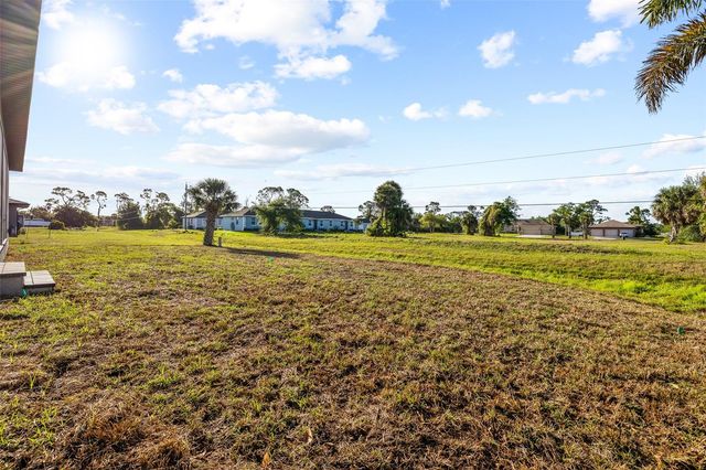 41 MARK TWAIN LANE, Rotonda West, FL 33947