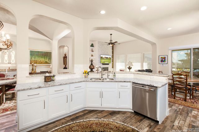 10 Denbury Gln, San Antonio, TX 78257