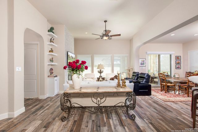 10 Denbury Gln, San Antonio, TX 78257