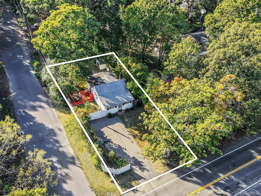 60 S Evergreen Drive, Selden, NY 11784 — exterior