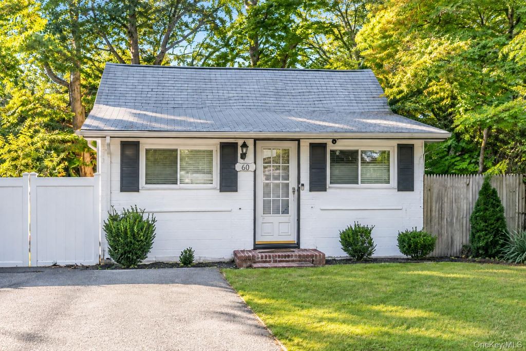 60 S Evergreen Drive, Selden, NY 11784 — photo 2