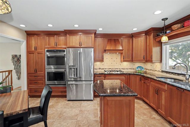 24 Tad Lane, Old Bethpage, NY 11804