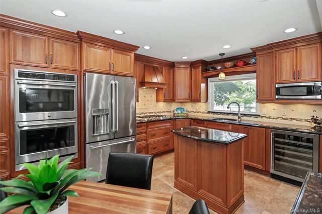 24 Tad Lane, Old Bethpage, NY 11804