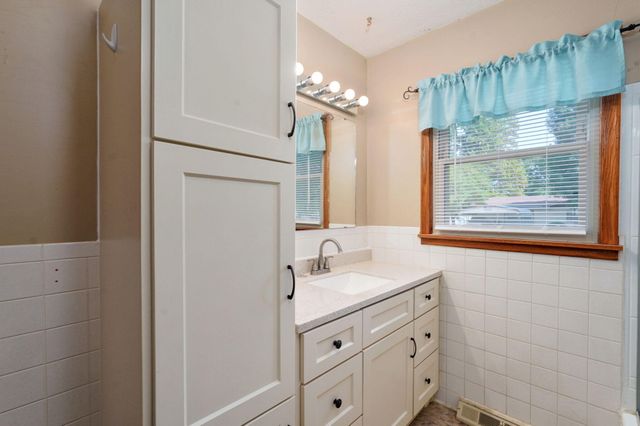 1301 S Tyler Avenue, Aurora, MO 65605