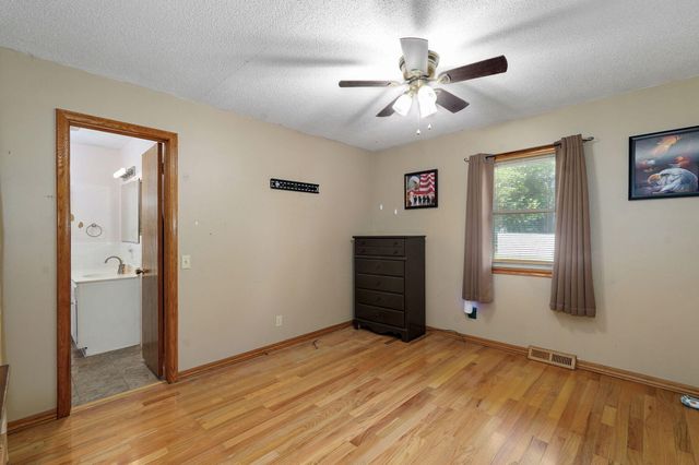 1301 S Tyler Avenue, Aurora, MO 65605