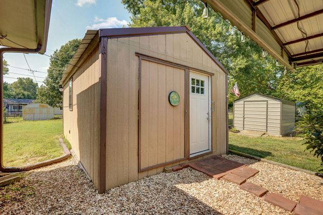 1301 S Tyler Avenue, Aurora, MO 65605