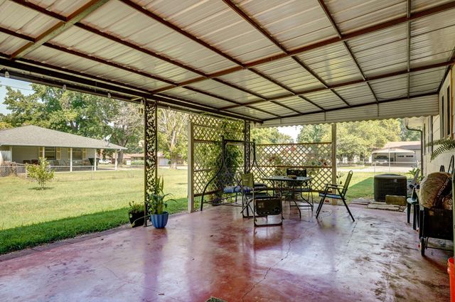 1301 S Tyler Avenue, Aurora, MO 65605