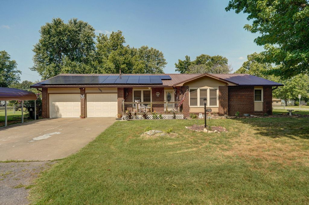 1301 S Tyler Avenue, Aurora, MO 65605