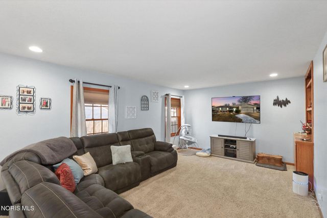 1163 Clark Street, Holland, OH 43528