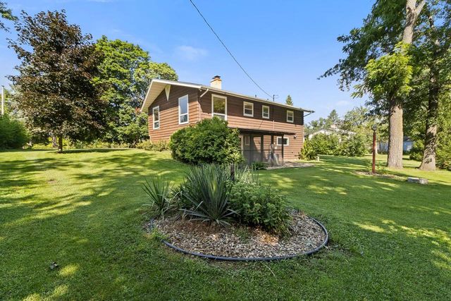 158 King Lake Road, Brooklyn, WI 53521
