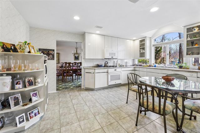 2 Barbara Lane, Monsey, NY 10952