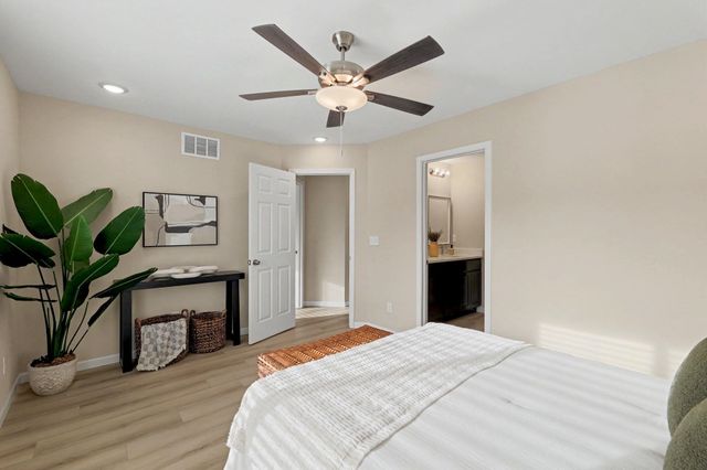 9285 E Fox Pointe, Bel Aire, KS 67226