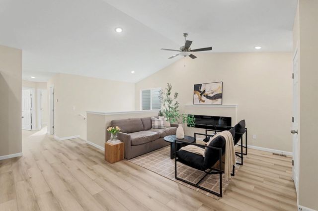 9285 E Fox Pointe, Bel Aire, KS 67226