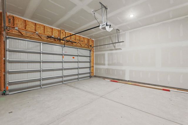 9285 E Fox Pointe, Bel Aire, KS 67226