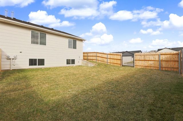 9285 E Fox Pointe, Bel Aire, KS 67226
