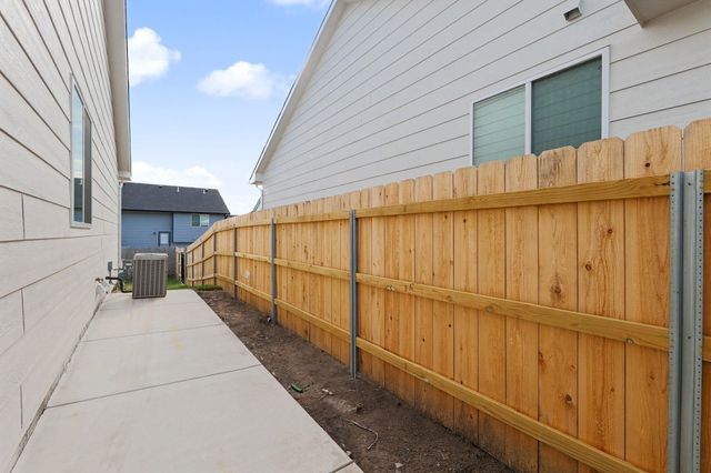 9285 E Fox Pointe, Bel Aire, KS 67226