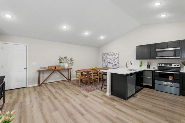 9285 E Fox Pointe, Bel Aire, KS 67226