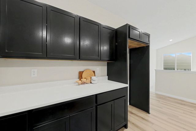 9285 E Fox Pointe, Bel Aire, KS 67226