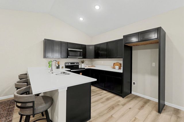 9285 E Fox Pointe, Bel Aire, KS 67226