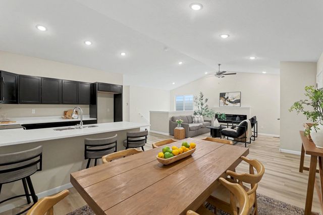 9285 E Fox Pointe, Bel Aire, KS 67226