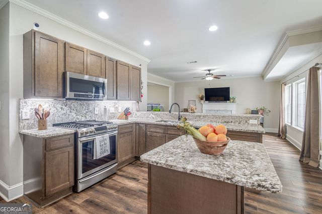 290 Farr Lake Dr., Tyrone, GA 30290