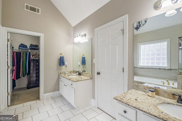 290 Farr Lake Dr., Tyrone, GA 30290