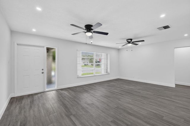 6101 NW 74th Avenue, Tamarac, FL 33321