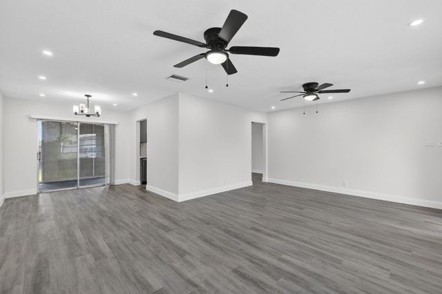 6101 NW 74th Avenue, Tamarac, FL 33321