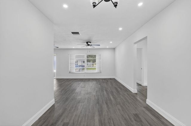 6101 NW 74th Avenue, Tamarac, FL 33321