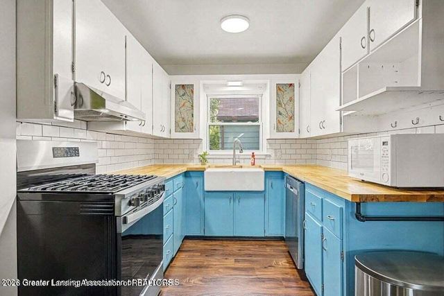 1424 Poxson Avenue, Lansing, MI 48910
