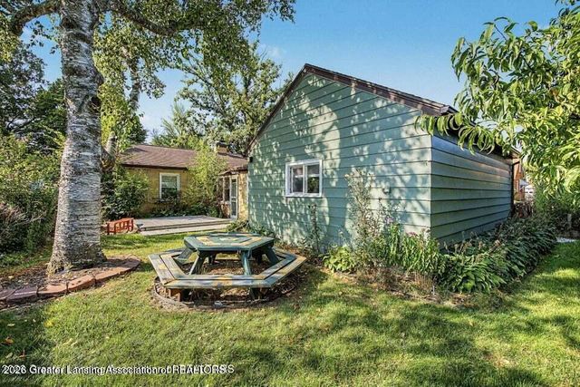 1424 Poxson Avenue, Lansing, MI 48910
