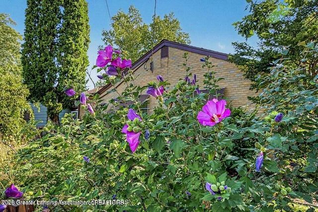 1424 Poxson Avenue, Lansing, MI 48910