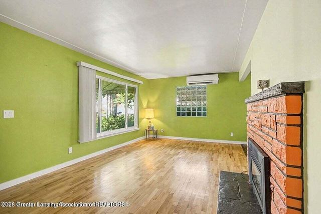 1424 Poxson Avenue, Lansing, MI 48910