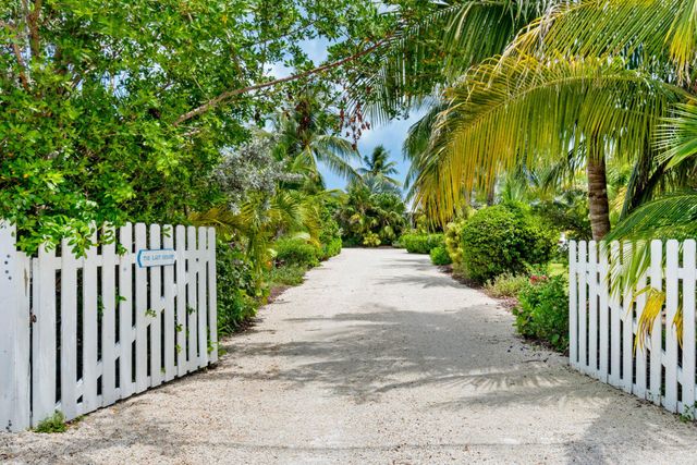 109 Columbus Drive, Lower Matecumbe, FL 33036