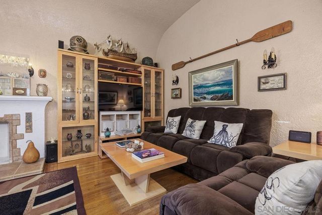 2881 Kalmia, San Diego, CA 92104
