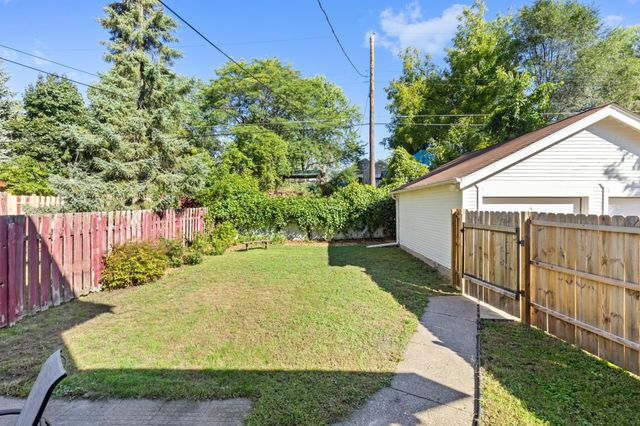 1329 Beech Street, Saint Paul, MN 55106