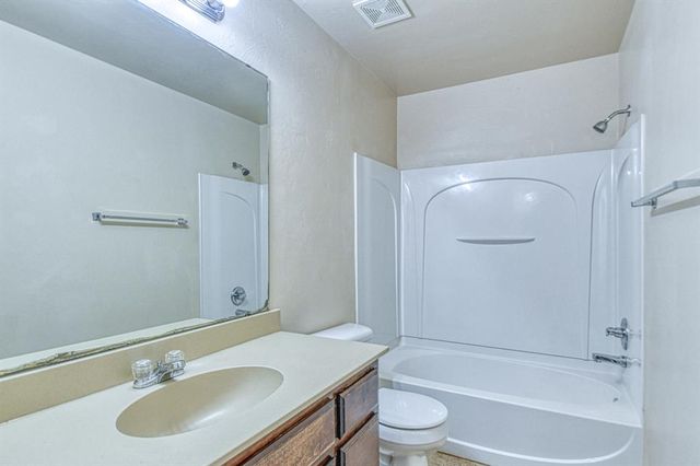 9540 SW 25th Street, Oklahoma City, OK 73128